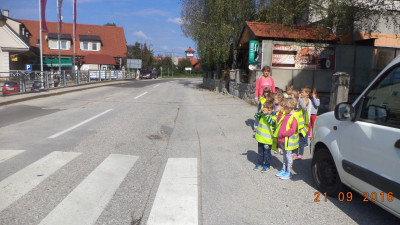 In opazovali promet in prometne znake.